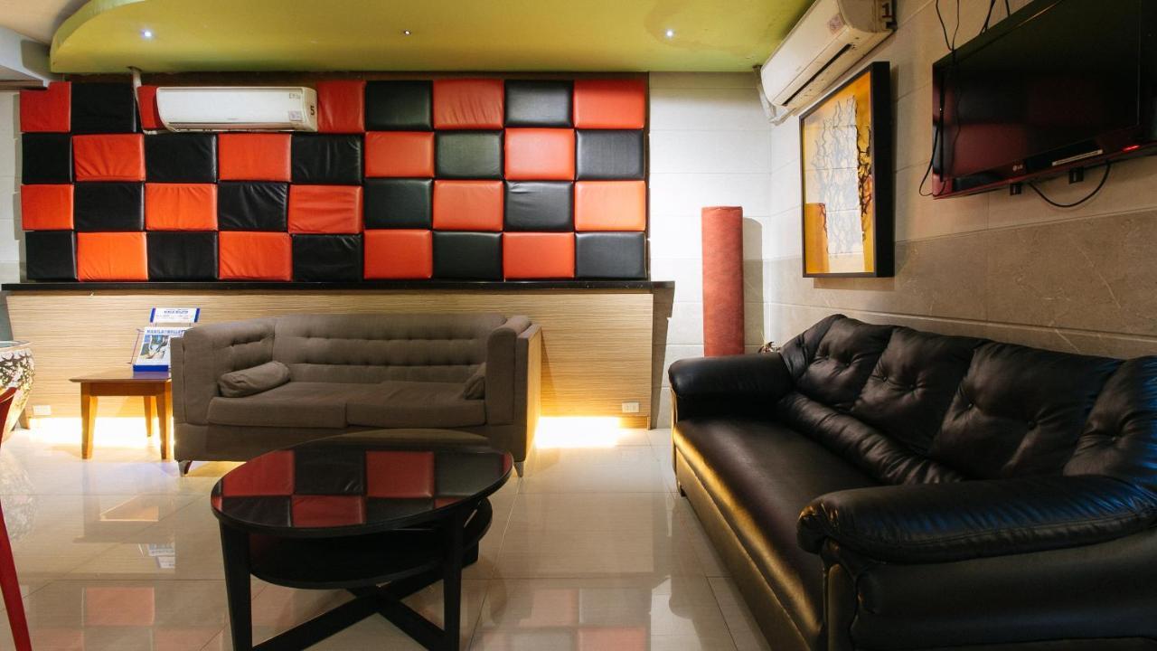 Reddoorz At Timog Avenue Quezon City Exterior photo