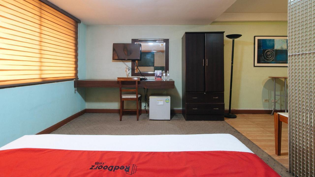 Reddoorz At Timog Avenue Quezon City Exterior photo