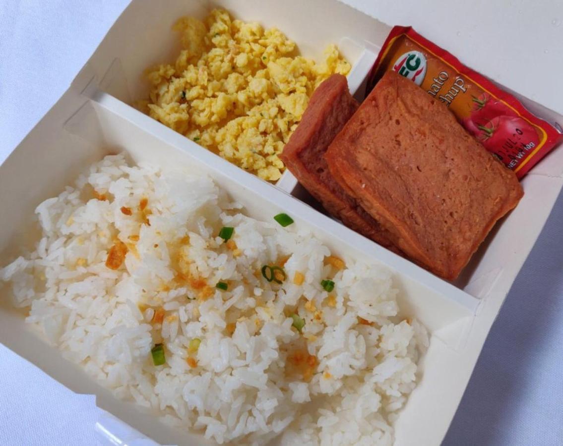 Reddoorz At Timog Avenue Quezon City Exterior photo