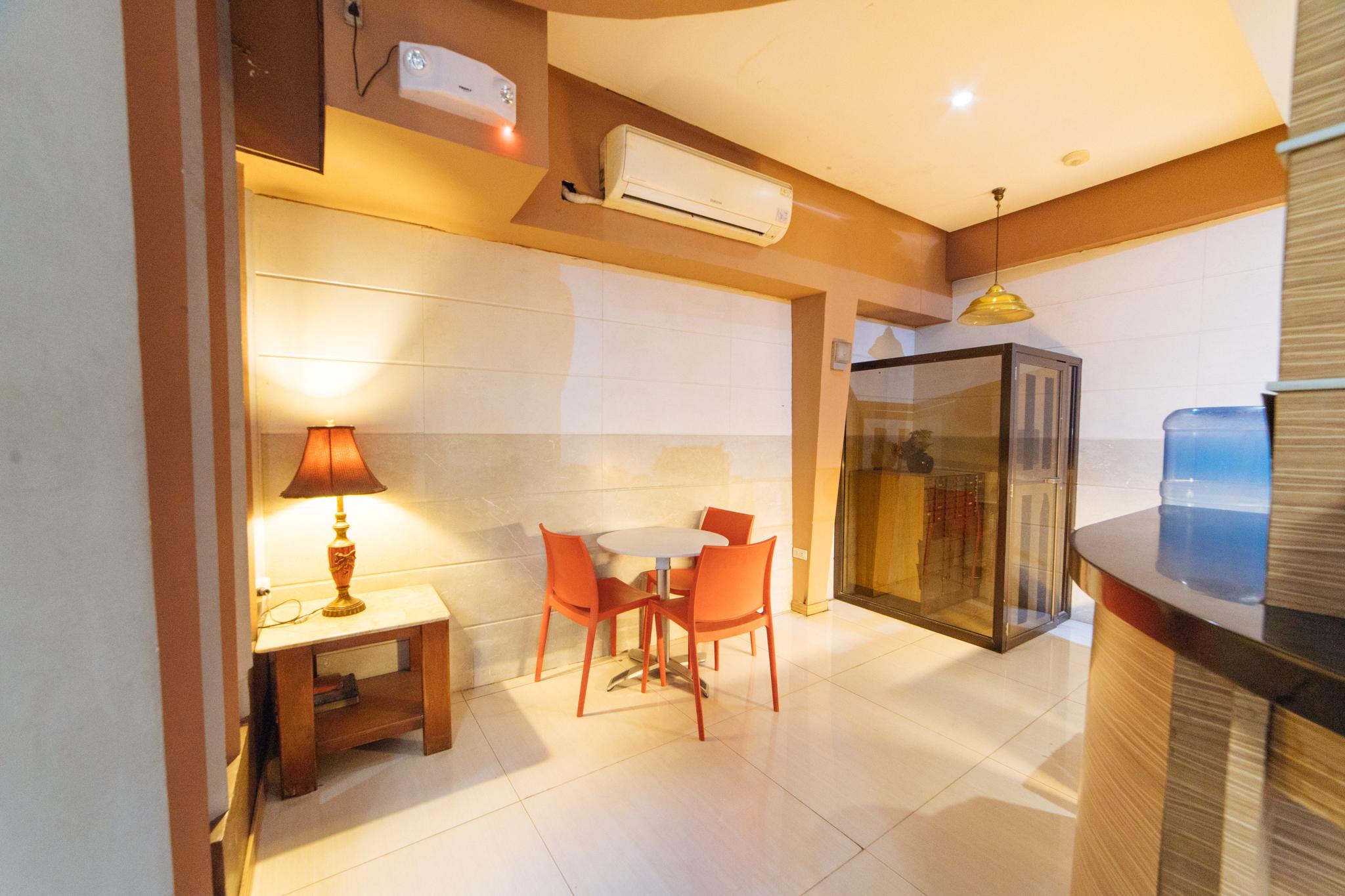 Reddoorz At Timog Avenue Quezon City Exterior photo